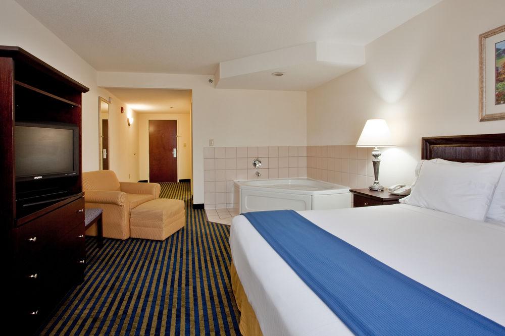 Holiday Inn Express & Suites Chesapeake By Ihg Ngoại thất bức ảnh